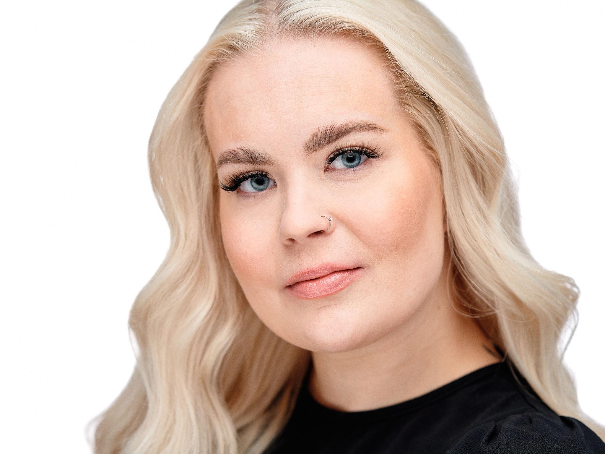 Kampaamoliike.fi Parturi-kampaaja Jenna